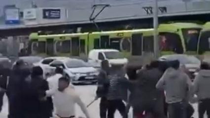 Bursa’da savaşı andıran kavga: Kimi kaskını miğfer yaptı, kimi sopayı kılıç gibi kullandı!