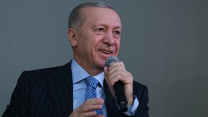 Cumhurbaşkanı Erdoğan, Ahmet Kaya'nın 'Şiire Gazele' par&ccedil;asına eşlik etti