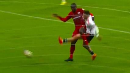 Dolmabahçe'de penaltı itirazı! Hakemden devam kararı  çıktı