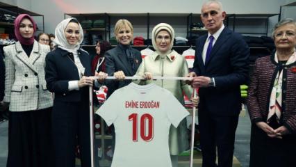 Emine Erdoğan, TOGEMDER'in "Artsın Eksilmesin D&ouml;n&uuml;ş&uuml;m Pazarı"nın a&ccedil;ılışına katıldı: