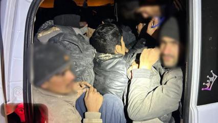 Hafif ticari ara&ccedil;ta 12 ka&ccedil;ak g&ouml;&ccedil;men yakalandı