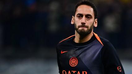 Hakan Çalhanoğlu korkuttu! 11. dakikada oyundan çıktı