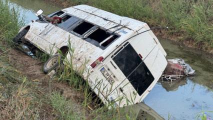 Tarım iş&ccedil;ilerini taşıyan minib&uuml;s, sulama kanalına devrildi; 18 yaralı