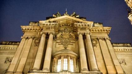 İngiltere'de m&uuml;ze soygunu: 4 kişi 600'den fazla eser &ccedil;aldı