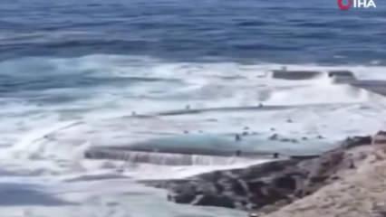 İspanya'da doğal havuza şiddetli dalga vurdu: 4 &ouml;l&uuml;