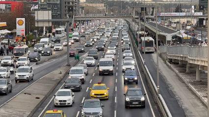 İstanbul'da haftanın ilk mesai g&uuml;n&uuml;nde trafik yoğunluğu y&uuml;zde 72'ye kadar &ccedil;ıktı
