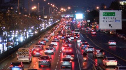 İstanbul&rsquo;da trafik durma noktasına geldi