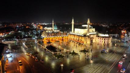 Konya B&uuml;y&uuml;kşehir'in Şeb-i Arus'a &ouml;zel aydınlatmaları şehri renklendirdi