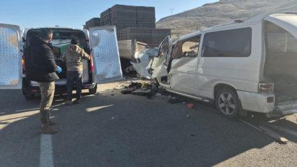 Malatya'da korkunç kaza: TIR'a arkadan çarptı! 3 ölü