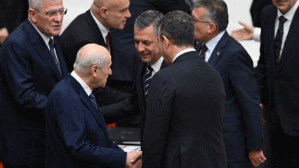 Meclis'te sıcak anlar: Özgür Özel ve DEM Partililer Devlet Bahçeli ile tokalaştı