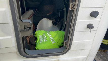 Polis üniformasını çıkarıp yaralının üzerini örttü