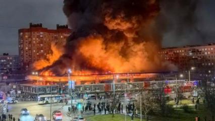 Rusya'nın St. Petersburg kentinde pazar yerinde yangın çıktı