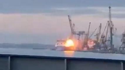 T&uuml;rk gemisinin Ukrayna limanında vurulma anı kameralara yansıdı