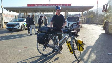 Umre i&ccedil;in bisikletle yola &ccedil;ıktı, 3 bin 450 kilometre pedal &ccedil;evirip Medine'ye ulaştı