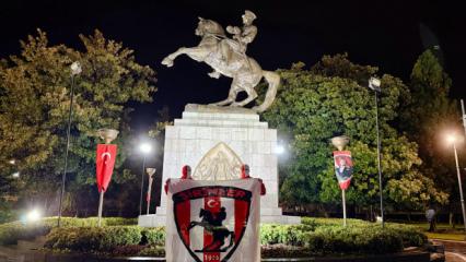 Yunan takımı gelecek diye sabaha kadar Atatürk Anıtı'nda nöbet tuttular