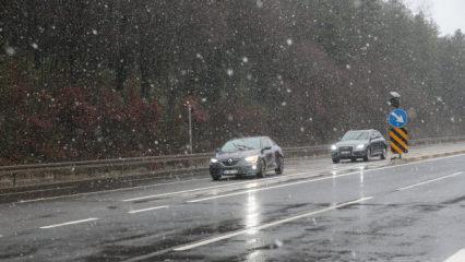 Bolu Dağı&rsquo;na mevsimin ilk karı d&uuml;şt&uuml;: Ekipler teyakkuzda
