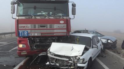 Aksaray'da 5 ara&ccedil;lı zincirleme 'sis' kazası: 1 yaralı