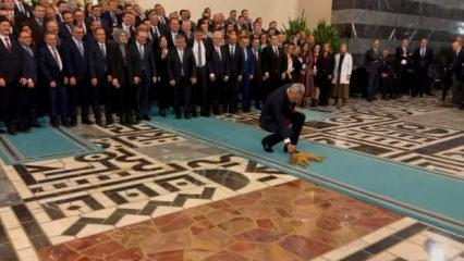 Bakan Memişoğlu ve ekibini g&uuml;l&uuml;mseten davetsiz misafir kamerada