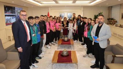 Gaziantep'in şampiyonları, Fatma Şahin ile bir araya geldi