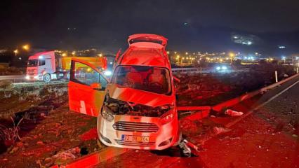 Gaziantep&rsquo;te hafif ticari ara&ccedil; ile tır &ccedil;arpıştı: Aynı aileden 4 kişi yaralandı