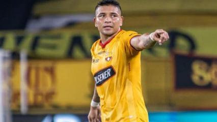 G&uuml;ney Amerika futbolu yasta! Mario Pineida, eşi ve annesinin yanında &ouml;ld&uuml;r&uuml;ld&uuml;