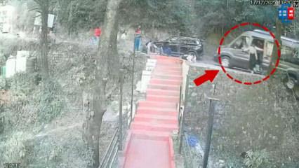 Hindistan'da korku dolu anlar: Geri kayan ara&ccedil;tan can havliyle atladılar