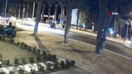 İzmir'de feci kaza! Otomobilin &ccedil;arptığı motosikletli hayatını kaybetti!