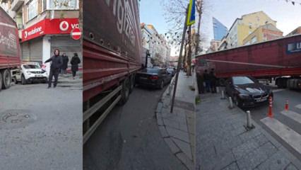 Kağıthane&rsquo;de manevra yapan tır 3 araca birden &ccedil;arptı