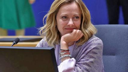 Meloni kendisine gelen hediyeleri satışa &ccedil;ıkarıyor! Değeri dudak u&ccedil;uklattı