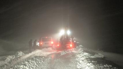 Muş'ta k&ouml;y yolunda mahsur kalan 7 kişi kurtarıldı