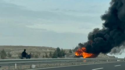Seyir halindeyken yanan otob&uuml;s k&uuml;le d&ouml;nd&uuml;