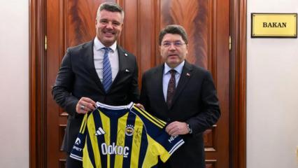 F.Bah&ccedil;e'den Bakan Tun&ccedil;'a hediye edilen forma i&ccedil;in a&ccedil;ıklama