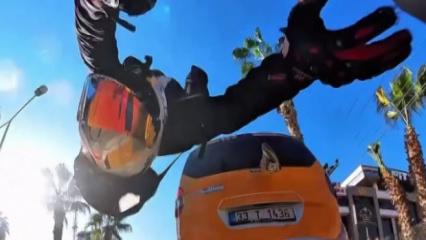 Taksiye &ccedil;arpan motosiklet s&uuml;r&uuml;c&uuml;s&uuml;n&uuml;n kazası kask kamerasında