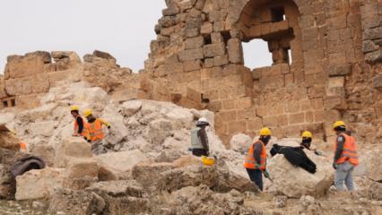 Tarihin izi s&uuml;r&uuml;l&uuml;yor! Zerzevan Kalesi&rsquo;nde kapsamlı restorasyon