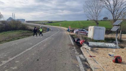Tekirdağ'da motosiklet, yol kenarındaki tel &ccedil;ite &ccedil;arptı; 1 &ouml;l&uuml;, 1 yaralı