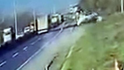 Tekirdağ&rsquo;da otomobil, yol kenarındaki beton par&ccedil;asına &ccedil;arptı: 5 yaralı