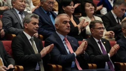 T&uuml;rk diline hizmet edenler &ouml;d&uuml;llendirildi!