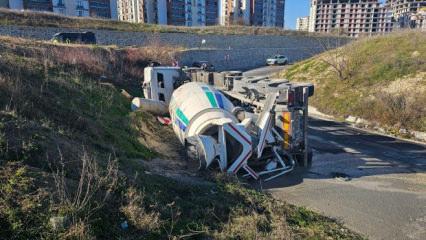 Virajı alamayan beton mikseri devrildi