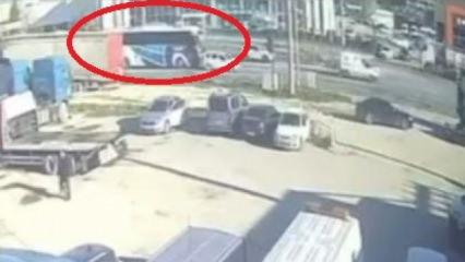 Ani fren faciası: Yolcu otob&uuml;s&uuml; otomobili metrelerce savurdu