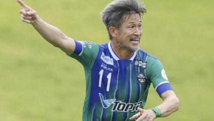 1982'den beri futbol oynuyor! 58 yaşındaki forvet yeni takımına imza attı