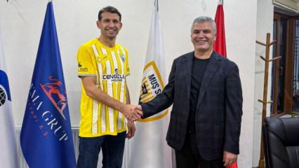 2. Lig ekibi 16 ma&ccedil;ta 10 gol atan forveti kaptı