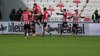 7 dakikada 2 gol! Yiğidolar 3 ma&ccedil; sonra nefes aldı