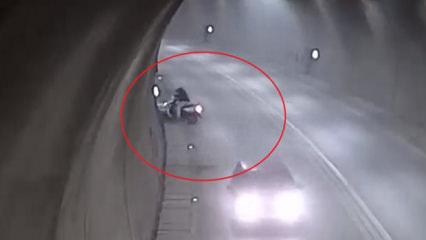 Amasya&rsquo;da motosiklet, t&uuml;nelde takla attı