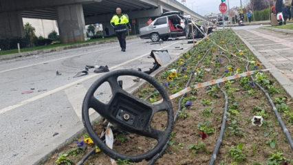 Antalya'da ambulansa yol verme kazası: Ortalık savaş alanına d&ouml;nd&uuml;