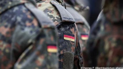 Askeri okulda Nazi propagandası! O Alman komutanın g&ouml;revine son verildi! 