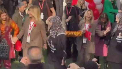 'Baş&ouml;rt&uuml;l&uuml; diye elini tutmadı' iddiasına G&uuml;lben Ergen'den yanıt gecikmedi!