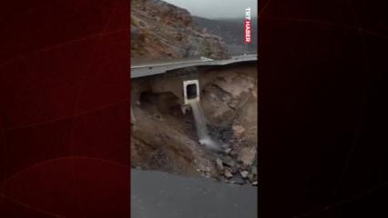 Birleşik Arap Emirlikleri&rsquo;nde şiddetli sağanağın etkisiyle yol &ccedil;&ouml;kt&uuml;!