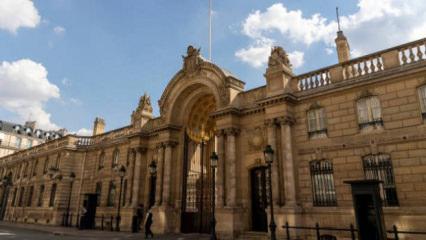 Fransa'da bir soygun daha! Elysee Sarayı&rsquo;ndan binlerce avroluk g&uuml;m&uuml;ş eşya &ccedil;alındı
