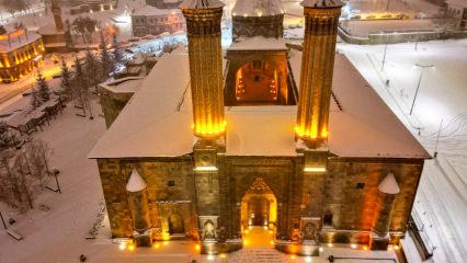 Erzurum&rsquo;daki tarihi yapılar karla kaplandı
