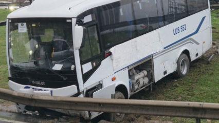 Esenyurt&rsquo;ta bariyerlere &ccedil;arpan servis midib&uuml;s&uuml; yoldan &ccedil;ıktı